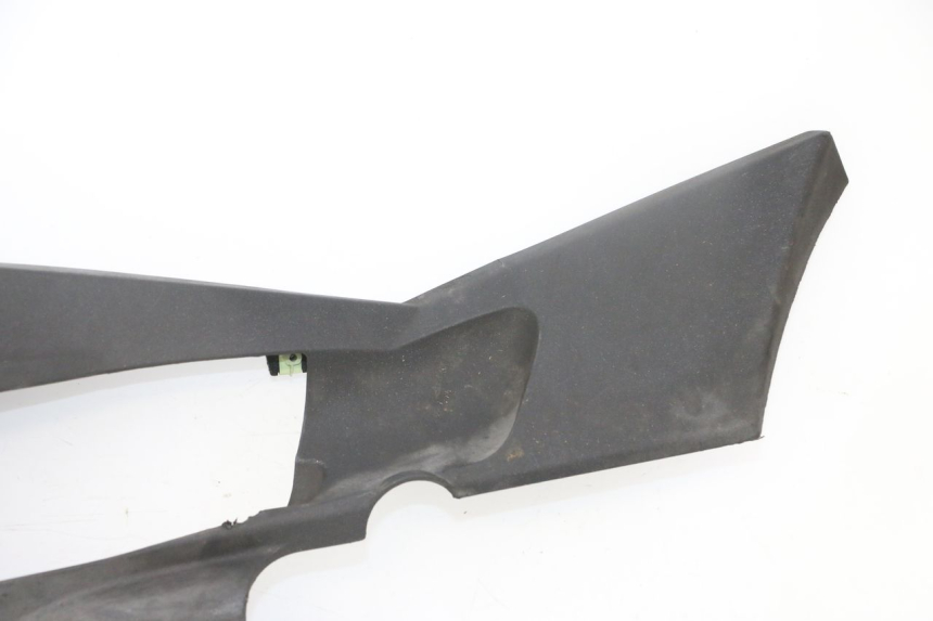 photo de SOTTOPEDANA SINISTRA PEUGEOT SATELIS 125 (2013 - 2018) - Primo piano ad alta risoluzione