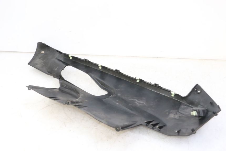 photo de SOTTOPEDANA SINISTRA PEUGEOT SATELIS 125 (2013 - 2018) - Primo piano tecnico