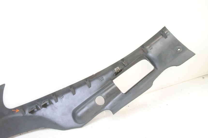 photo de SOTTOPEDANA SINISTRA PIAGGIO SUPER LX 125 (2000 - 2003) - Dettagli dei punti di fissaggio