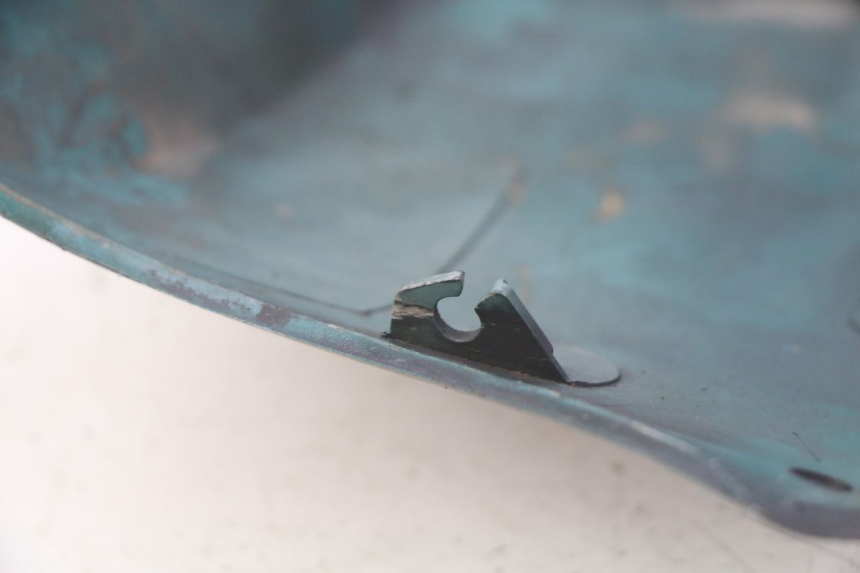 photo de BASSO DELLA SCATOLA SINISTRA PEUGEOT SV 125 (1991 - 1994) - Dettaglio del componente