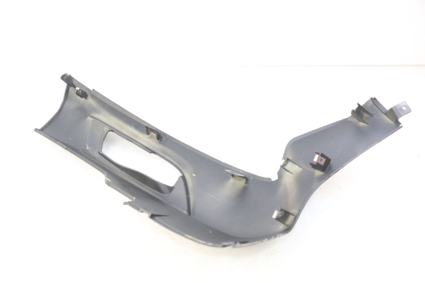 photo de BASSO DELLA SCATOLA SINISTRA APRILIA SXR 50 (2021 - 2023) - Dettagli dei punti di fissaggio