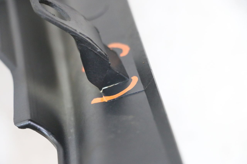 photo de BASSO DELLA SCATOLA SINISTRA APRILIA SXR 50 (2021 - 2023) - Altra angolazione