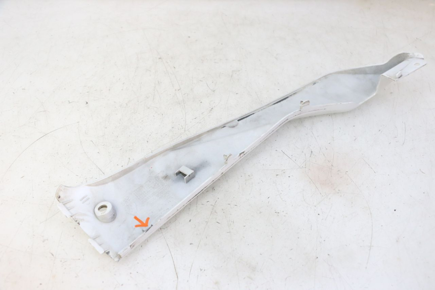 photo de SOTTOPEDANA SINISTRA PEUGEOT TWEET PRO CARGO 50 (2018 - 2022) - Stato della superficie e materiale