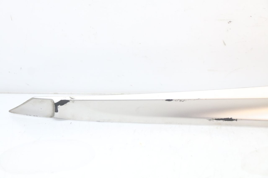 photo de BASSO DELLA SCATOLA SINISTRA YAMAHA XMAX X-MAX ABS 125 (2017 - 2020) - Dettaglio del componente