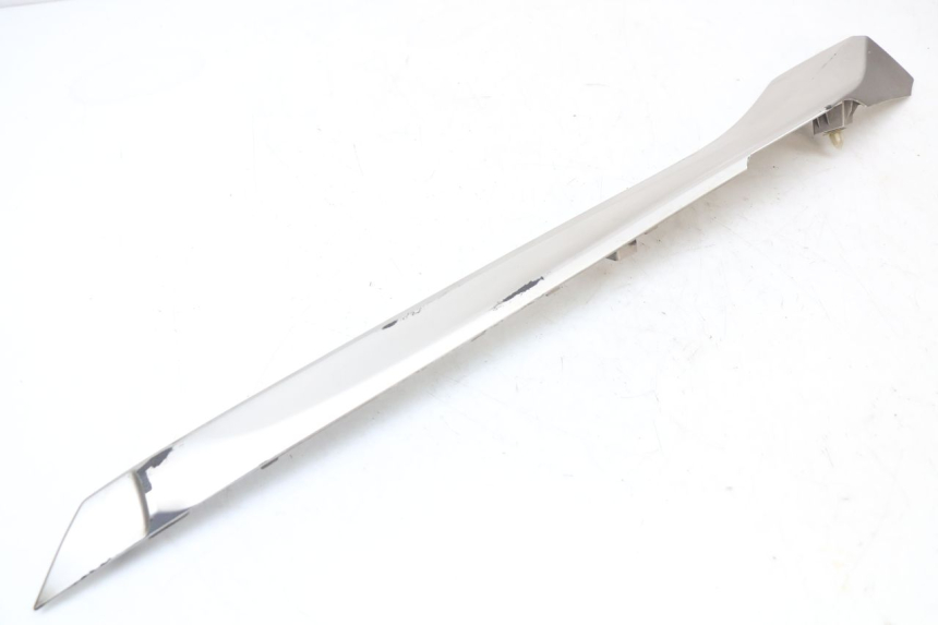 photo de BASSO DELLA SCATOLA SINISTRA YAMAHA XMAX X-MAX ABS 125 (2017 - 2020) - Primo piano tecnico