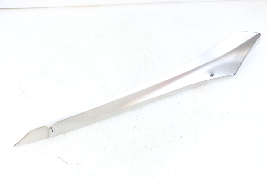 photo de BASSO DELLA SCATOLA SINISTRA YAMAHA XMAX X-MAX ABS 125 (2017 - 2020) - Dettaglio del componente