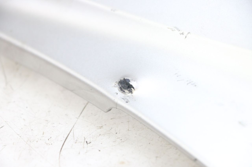 photo de BASSO DELLA SCATOLA SINISTRA YAMAHA XMAX X-MAX ABS 125 (2017 - 2020) - Dettagli dei punti di fissaggio