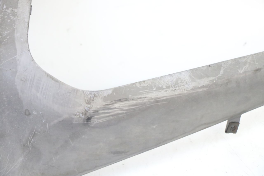 photo de BASSO DELLA SCATOLA SINISTRA YAMAHA XMAX X-MAX 125 (2006 - 2009) - Zoom sullo stato d'uso