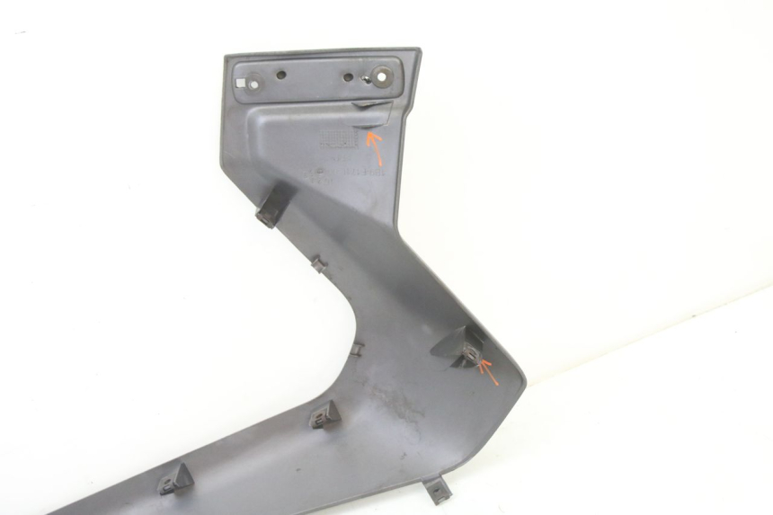 photo de BASSO DELLA SCATOLA SINISTRA YAMAHA XMAX X-MAX 125 (2006 - 2009) - Dettagli dei punti di fissaggio