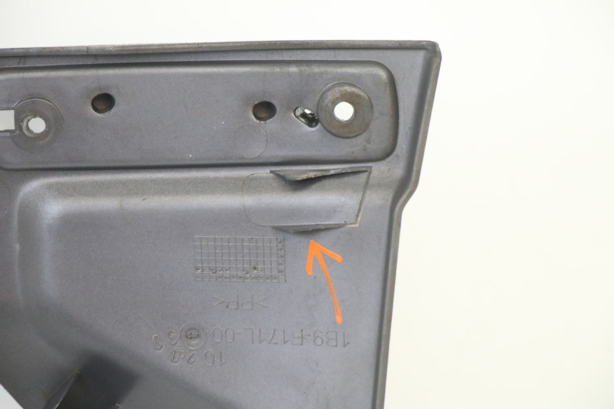 photo de BASSO DELLA SCATOLA SINISTRA YAMAHA XMAX X-MAX 125 (2006 - 2009) - Stato della superficie e materiale