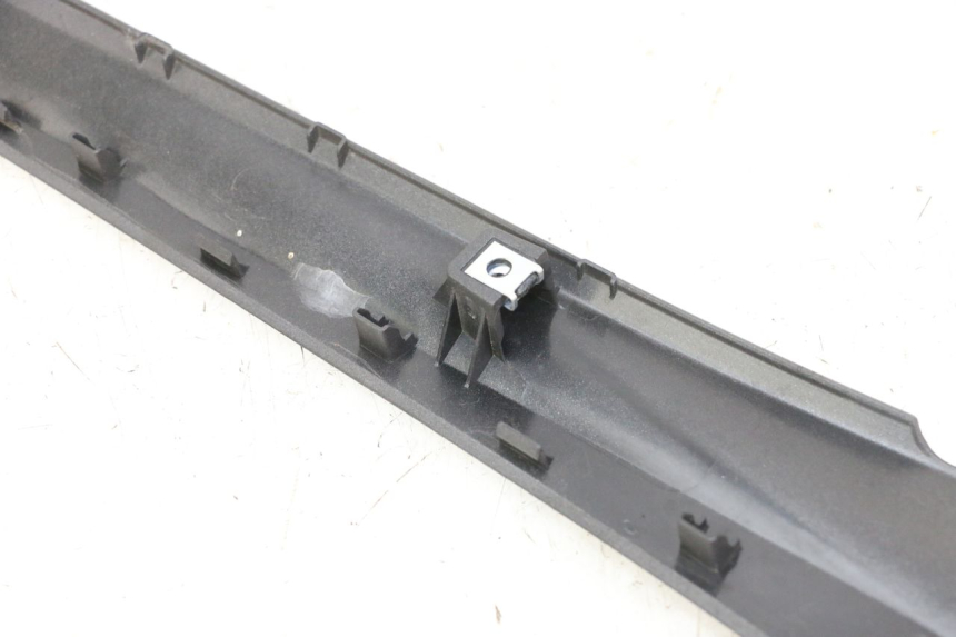 photo de SOTTOPEDANA SINISTRA YAMAHA XMAX X-MAX 125 (2021 - 2025) - Altra angolazione