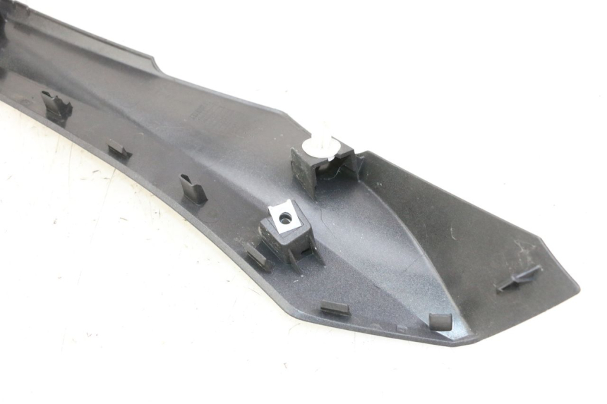 photo de SOTTOPEDANA SINISTRA YAMAHA XMAX X-MAX 125 (2021 - 2025) - Primo piano tecnico