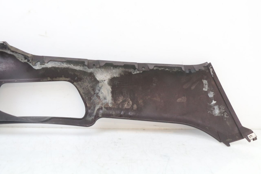 photo de BASSO DELLA SCATOLA SINISTRA PIAGGIO X8 125 (2004 - 2007) - Dettagli dei punti di fissaggio