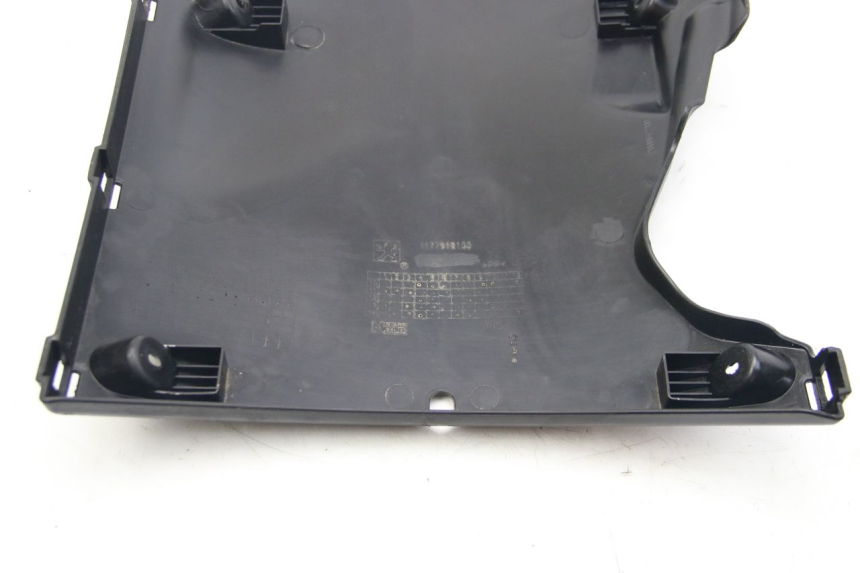 photo de FIANCHETTI INFERIORE PEUGEOT KISBEE 4T 50 (2018 - 2022) - Vista d'insieme del prodotto