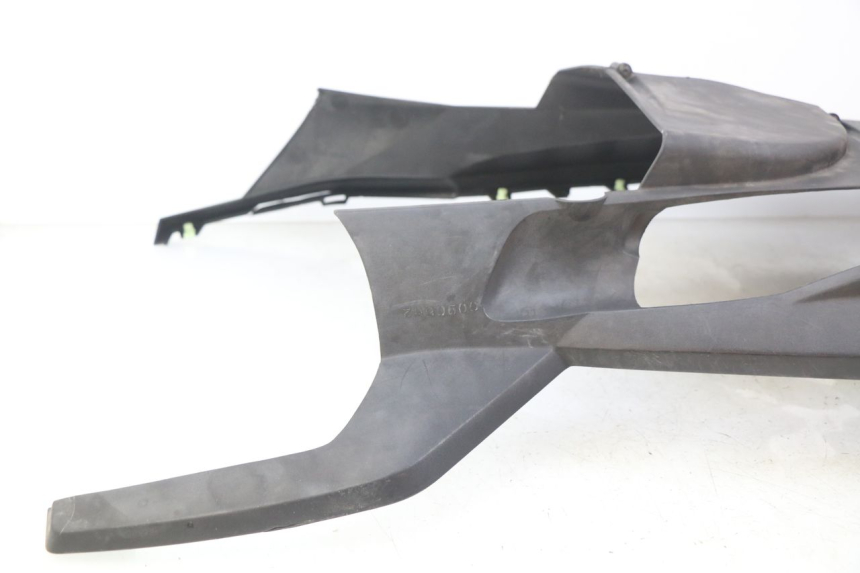 photo de FIANCHETTI INFERIORE PEUGEOT SATELIS COMPRESSOR K15 125 (2006 - 2009) - Marcature e riferimenti originali