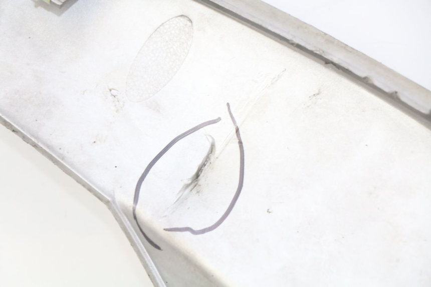 photo de FIANCHETTI INFERIORE PEUGEOT SATELIS 125 (2010 - 2012) - Stato della superficie e materiale