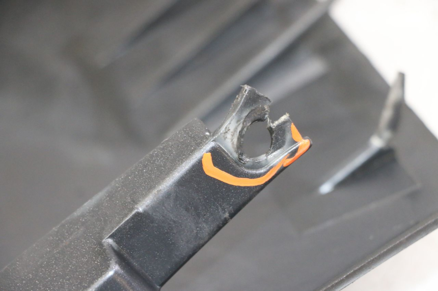 photo de SOTTOPEDANA PEUGEOT SATELIS 125 (2013 - 2018) - Caratteristiche distintive