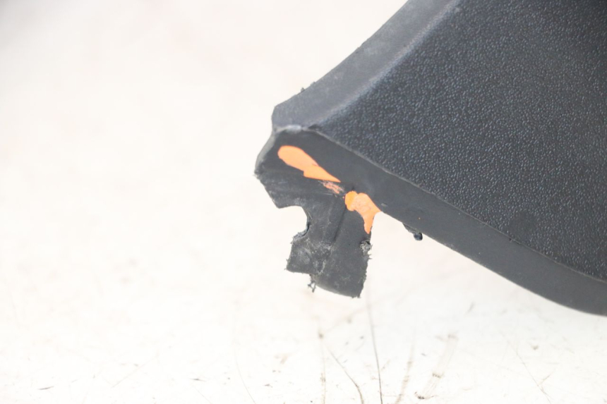 photo de FIANCHETTI INFERIORE PEUGEOT TREKKER 50 (1995 - 2004) - Stato della superficie e materiale