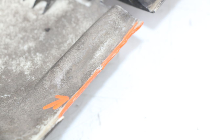 photo de SOTTOCARRO PEUGEOT VIVACITY NEW 4T 50 (2008 - 2017) - Stato della superficie e materiale