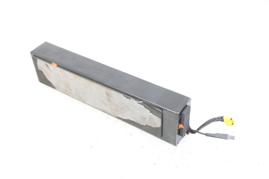 photo de BATTERIA URBANGLIDE 100XS 1 - Stato della superficie e materiale