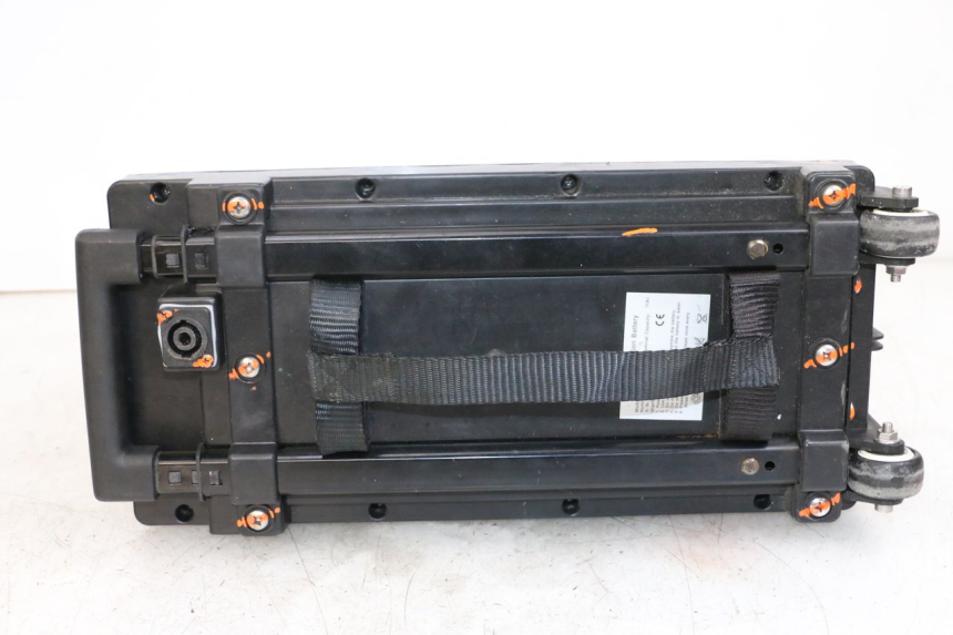 photo de BATTERIA E-MAX 80L 1 (2011 - 2014) - Stato della superficie e materiale