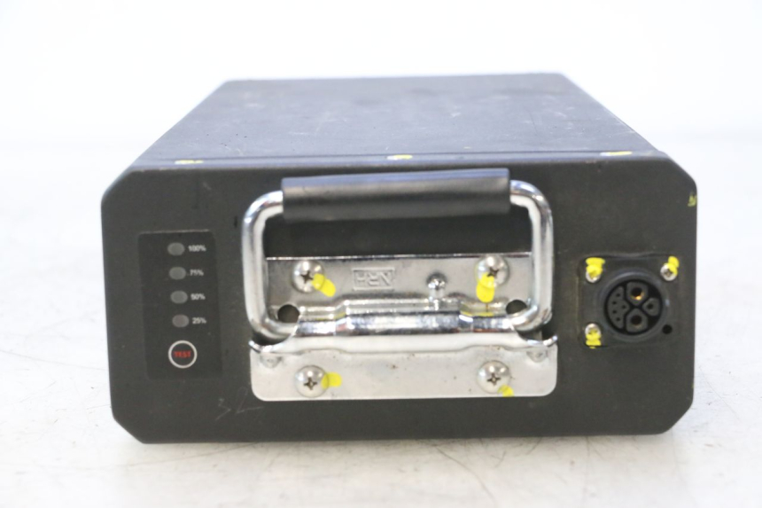 photo de BATTERIA WAYSCRAL E-START 1 (2018 - 2022) - Stato della superficie e materiale