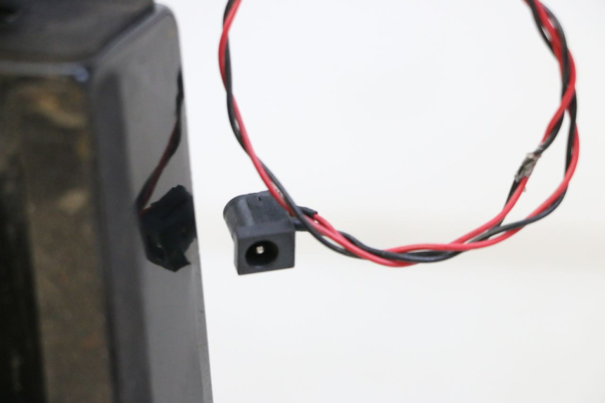 photo de BATTERIA SEGWAY NINEBOT E2 1 - Dettagli dei punti di fissaggio