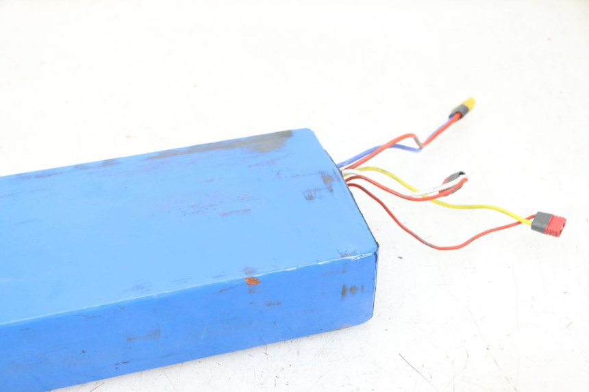 photo de BATTERIA HERO S10 1 - Dettagli dei punti di fissaggio