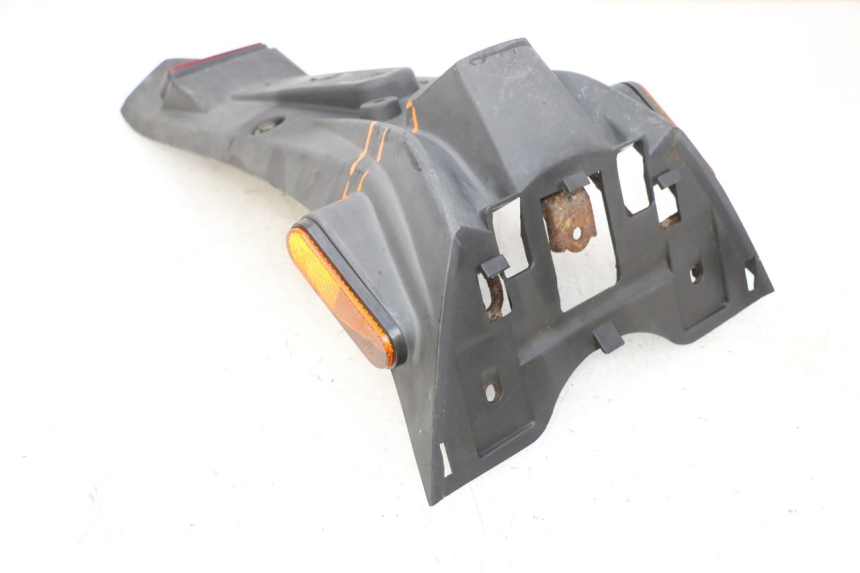 photo de PARAFANGO POSTERIORE KYMCO AGILITY CITY 4T 50 (2008 - 2016) - Dettagli dei punti di fissaggio