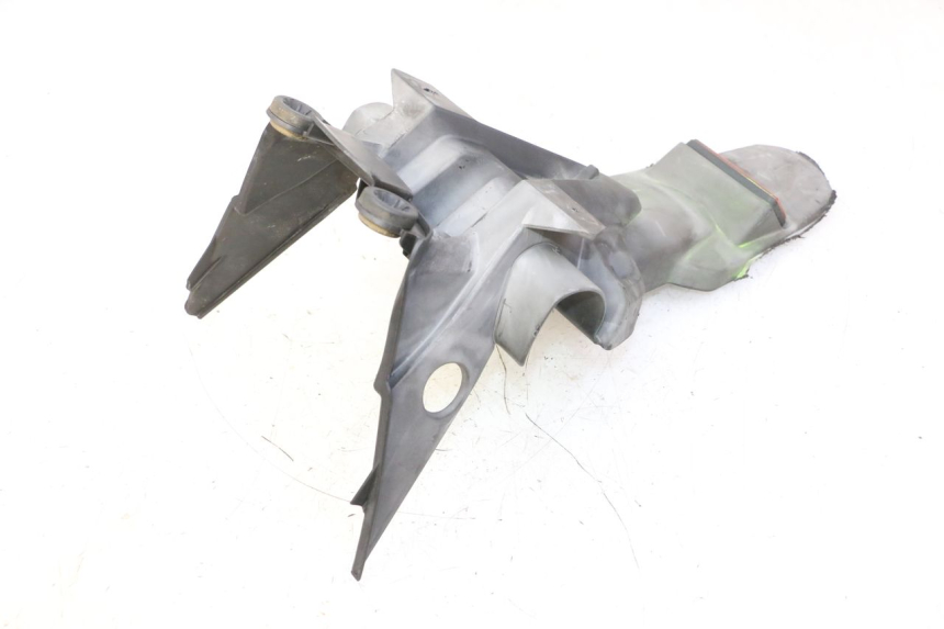 photo de PARAFANGO POSTERIORE HONDA CBF 125 (2009 - 2015) - Dettagli dei punti di fissaggio