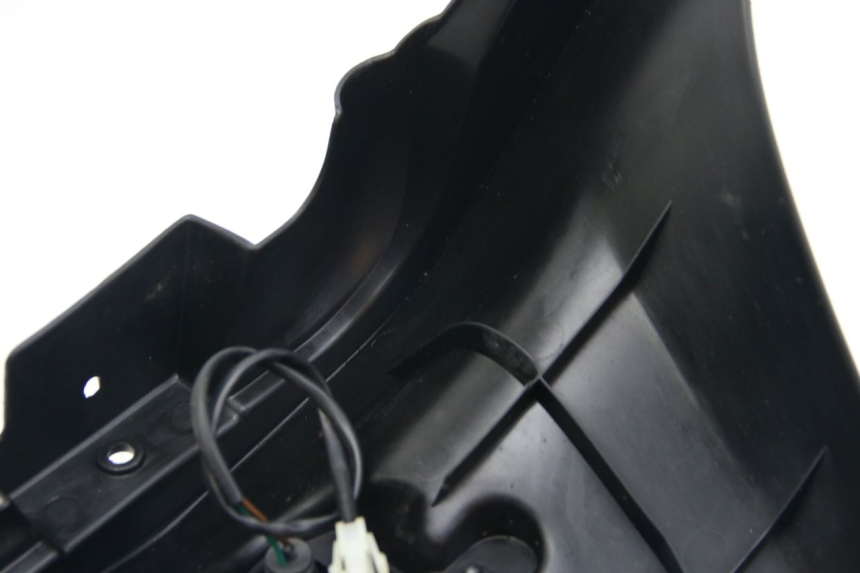 photo de PARAFANGO POSTERIORE PEUGEOT CITYSTAR 125 (2011 - 2017) - Primo piano ad alta risoluzione