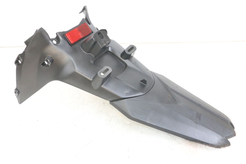 photo de PARAFANGO POSTERIORE SYM CROX 4T 50 (2016 - 2023) - Dettagli dei punti di fissaggio