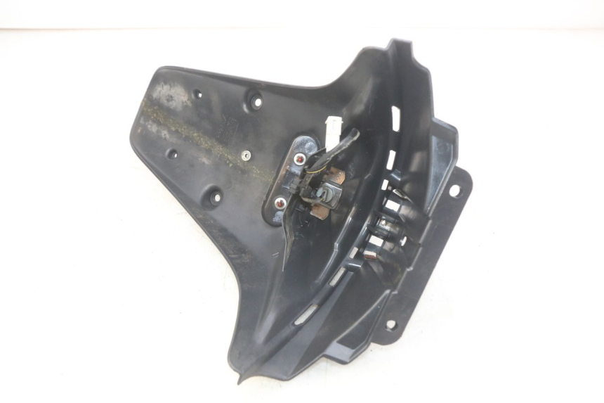 photo de PARAFANGO POSTERIORE PIAGGIO FLY 4T 50 (2013 - 2017) - Zoom sullo stato d'uso