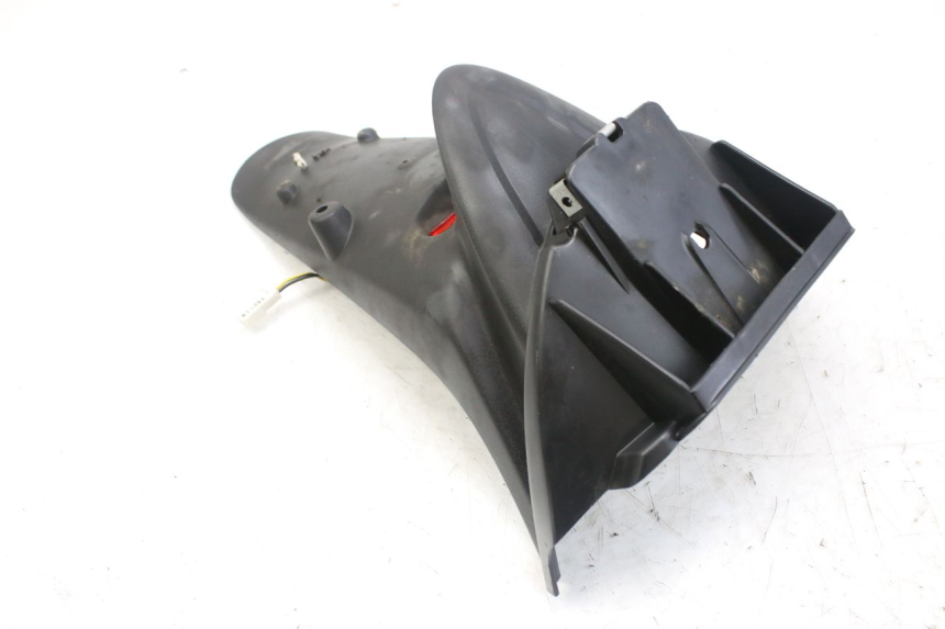 photo de PARAFANGO POSTERIORE PIAGGIO FLY 4T 50 (2013 - 2017) - Dettagli dei punti di fissaggio