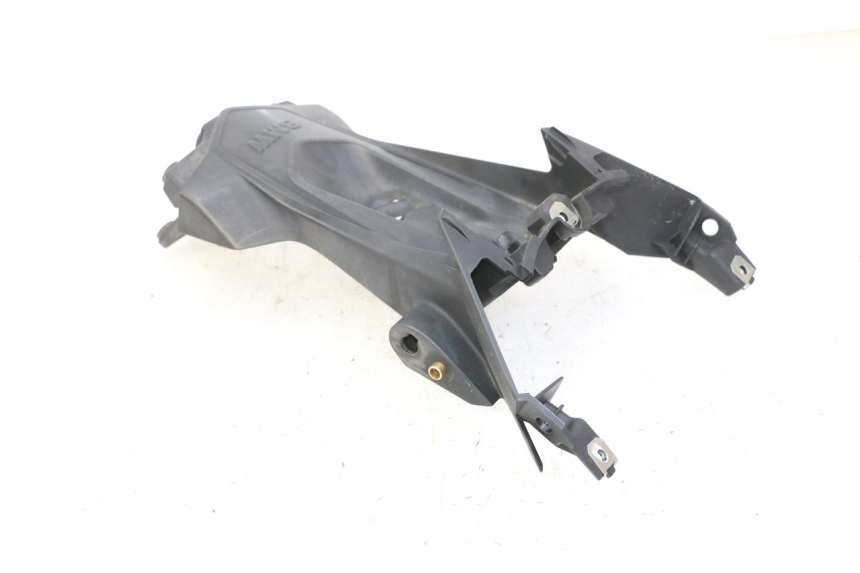 photo de PARAFANGO POSTERIORE BMW G310 R 310 (2016 - 2020) - Primo piano tecnico