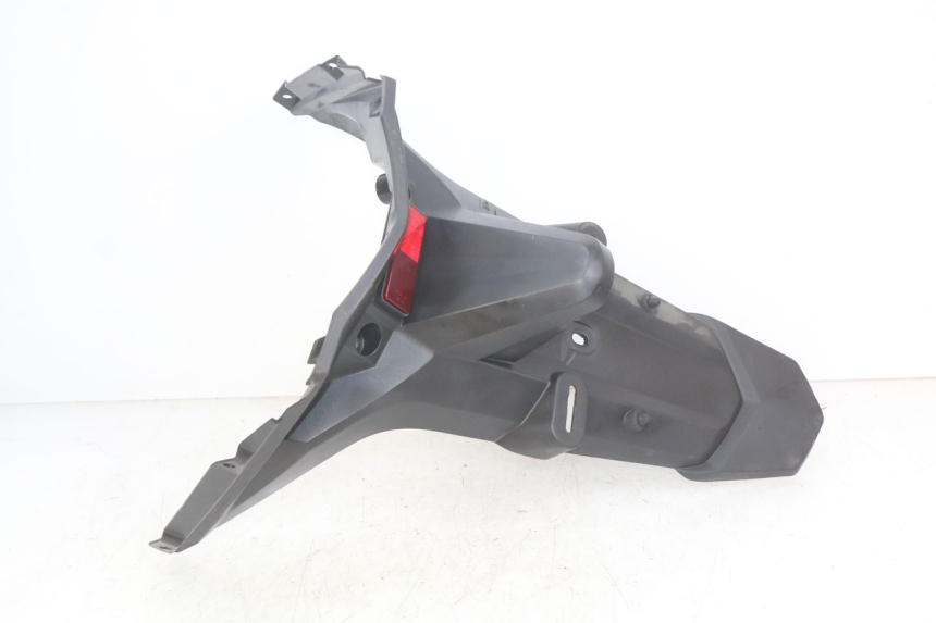 photo de PARAFANGO POSTERIORE SYM GTS EFI 125 (2012 - 2016) - Primo piano tecnico