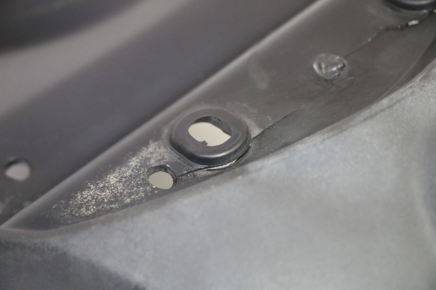 photo de PARAFANGO POSTERIORE PEUGEOT KISBEE 4T 50 (2018 - 2022) - Dettagli dei punti di fissaggio