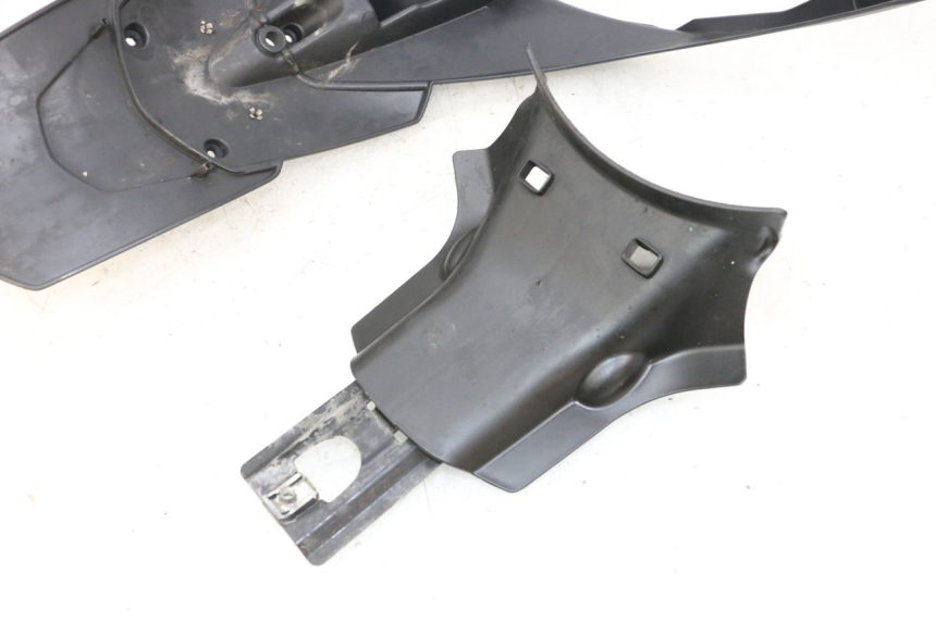 photo de PARAFANGO POSTERIORE PIAGGIO MP3 HPE 300 (2019 - 2026) - Altra angolazione