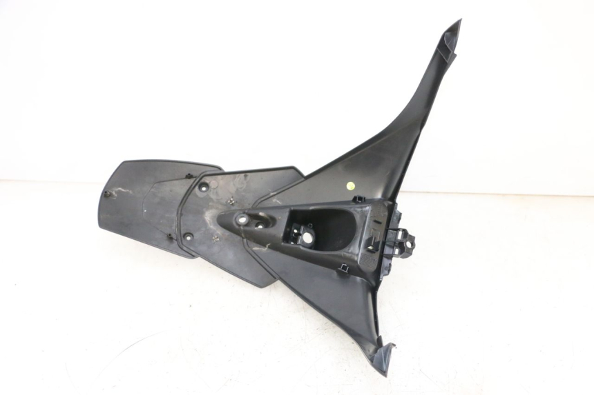 photo de PARAFANGO POSTERIORE PIAGGIO MP3 HPE 300 (2019 - 2026) - Primo piano tecnico