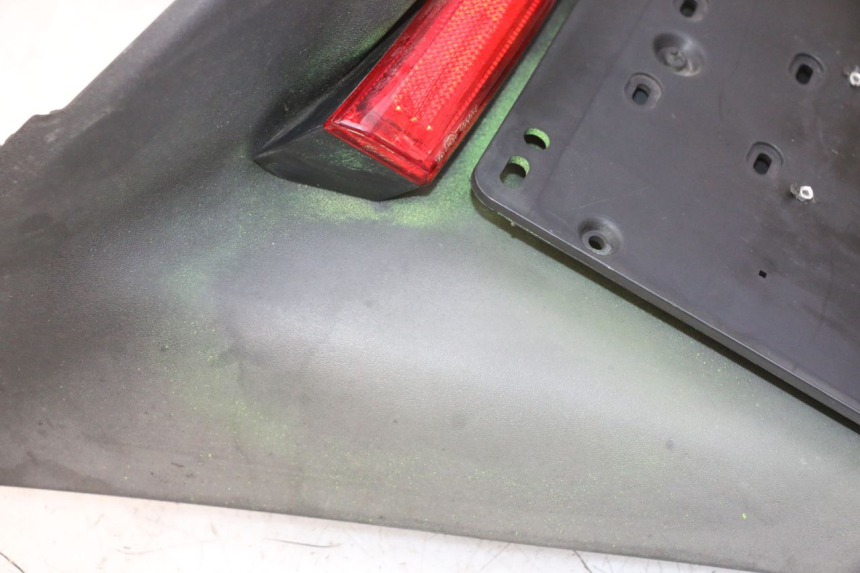 photo de PARAFANGO POSTERIORE PIAGGIO MP3 RL 250 (2006 - 2010) - Zoom sullo stato d'uso