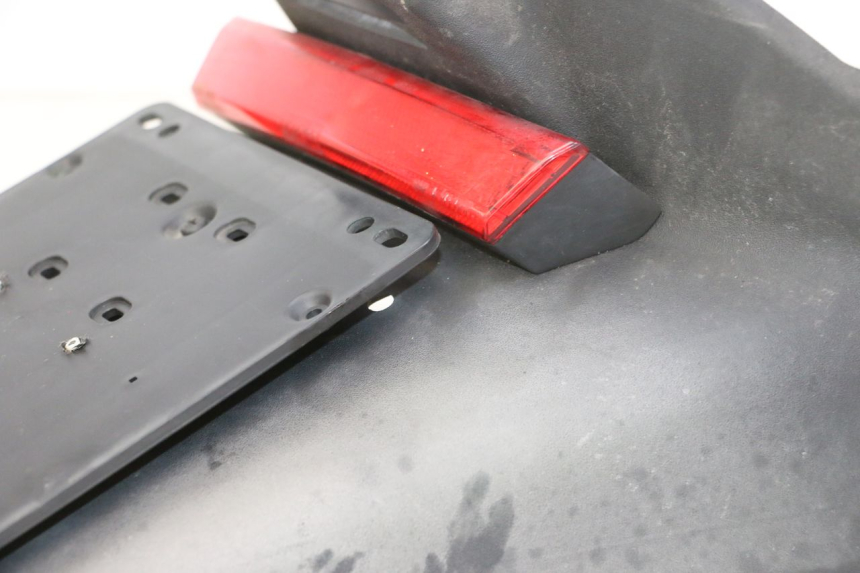 photo de PARAFANGO POSTERIORE PIAGGIO MP3 RL 250 (2006 - 2010) - Primo piano tecnico