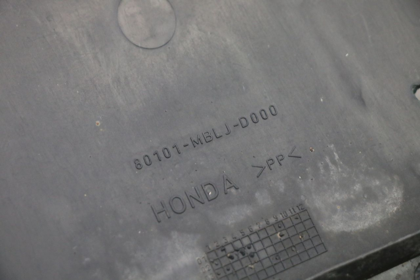 photo de PARAFANGO POSTERIORE HONDA NTV DEAUVILLE 650 (2001 - 2006) - Vista d'insieme del prodotto