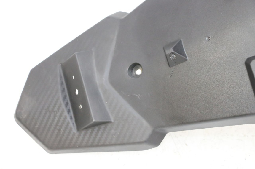 photo de PARAFANGO POSTERIORE SYM ORBIT III 3 4T 50 (2018 - 2021) - Marcature e riferimenti originali