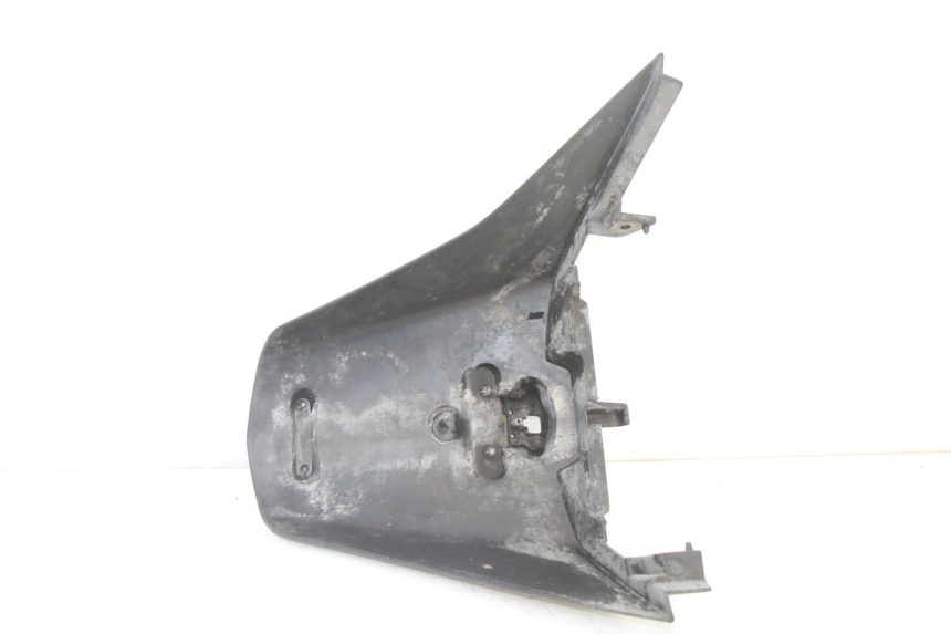 photo de PARAFANGO POSTERIORE PEUGEOT SATELIS 125 (2013 - 2018) - Dettagli dei punti di fissaggio