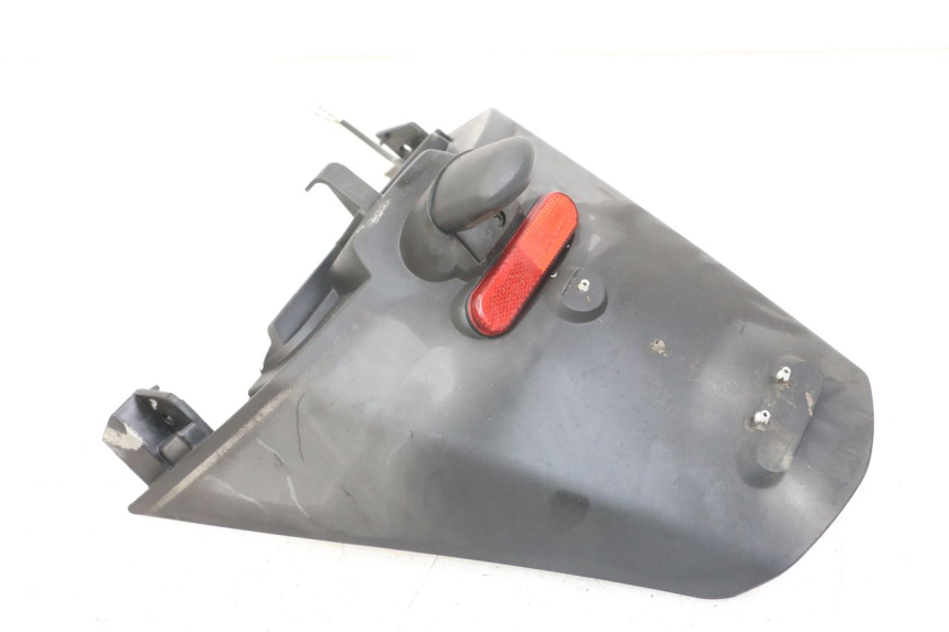 photo de PARAFANGO POSTERIORE PEUGEOT SATELIS 125 (2006 - 2009) - Primo piano tecnico