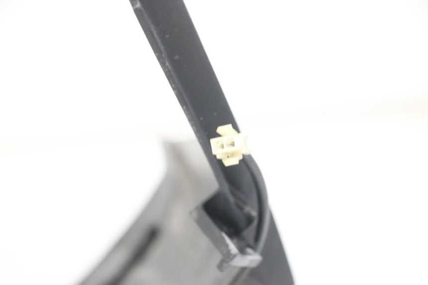 photo de PARAFANGO POSTERIORE PEUGEOT SATELIS 125 (2013 - 2018) - Zoom sullo stato d'uso