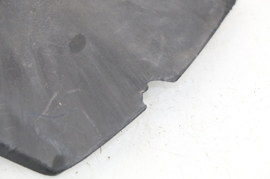 photo de PARAFANGO POSTERIORE HONDA SCV LEAD 100 (2003 - 2007) - Dettagli dei punti di fissaggio