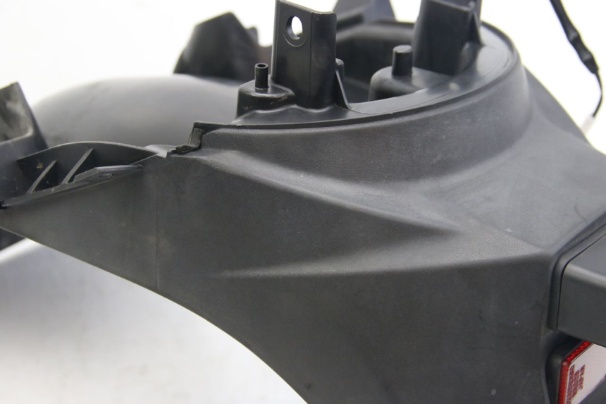 photo de PARAFANGO POSTERIORE SUZUKI SIXTEEN 125 (2008 - 2010) - Caratteristiche distintive