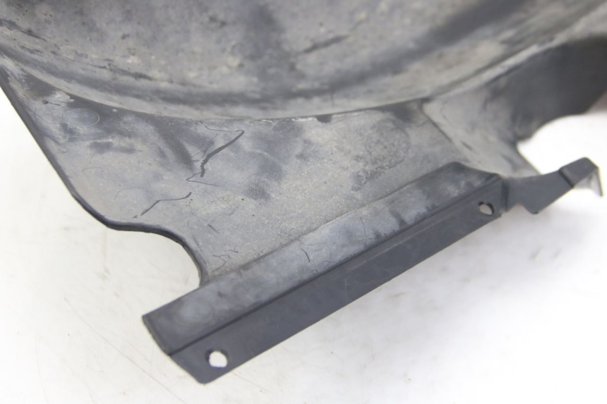 photo de PARAFANGO POSTERIORE SUZUKI SIXTEEN 125 (2008 - 2010) - Dettagli dei punti di fissaggio