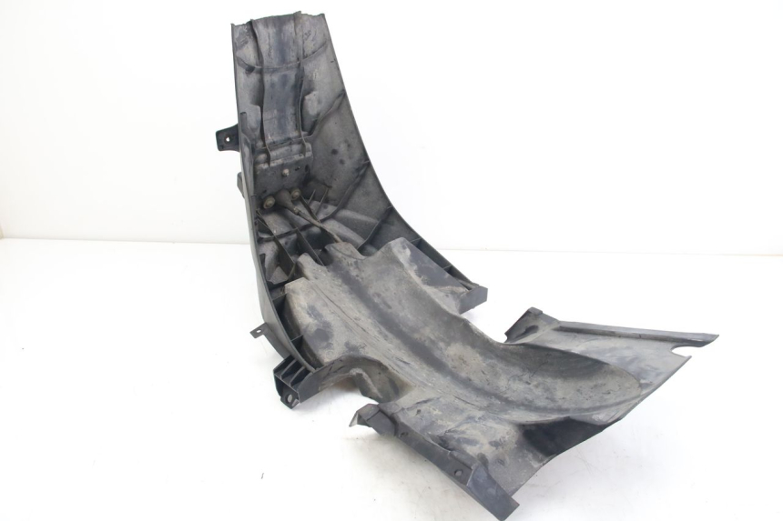 photo de PARAFANGO POSTERIORE SUZUKI SIXTEEN 125 (2008 - 2010) - Altra angolazione